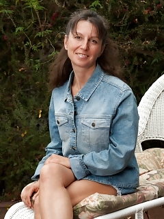 Adventurous Aged Carmen Takes A Walk On The Dirty Side