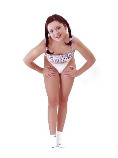 Small Racked Lady Mashes Pink Juicy Pussy