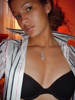 Filthy Black Doll Teasing On Cam By Revealing Her Hairy Butt