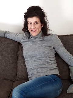 Mademoiselle Louise Cum Shot On Hairy Pussy Clips