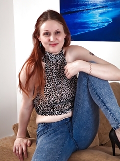 Scarlett Eating Red Head Pussy Hairy