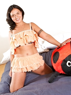 Gigi's Underwears Are Swollen With Hair. When She Exposes Her Legs In The Bedroom It Bursts Out From All Directions! Delightful!