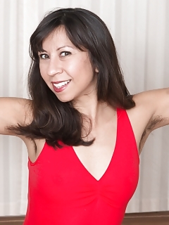 Vivi Marie Likes Fitness And Is Wearing Her Red Leotards To Flaunts It