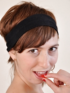 Zoe Millenium Hairy Pussy