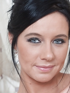 It's Tubbath Time For Dirty Hairy Gal Enza