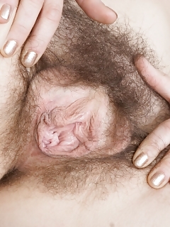 Sunshine Hairy Naked Pussy