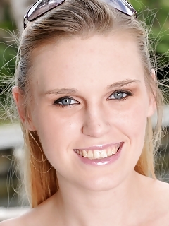 Amanda Hairy Poon Tang