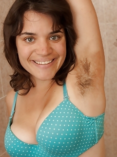 Hickory Soaps Up Her Strong Bushy Pussy In The Bath Before Screwing Her Meaty Pink Slits And Screaming In Pleasure.